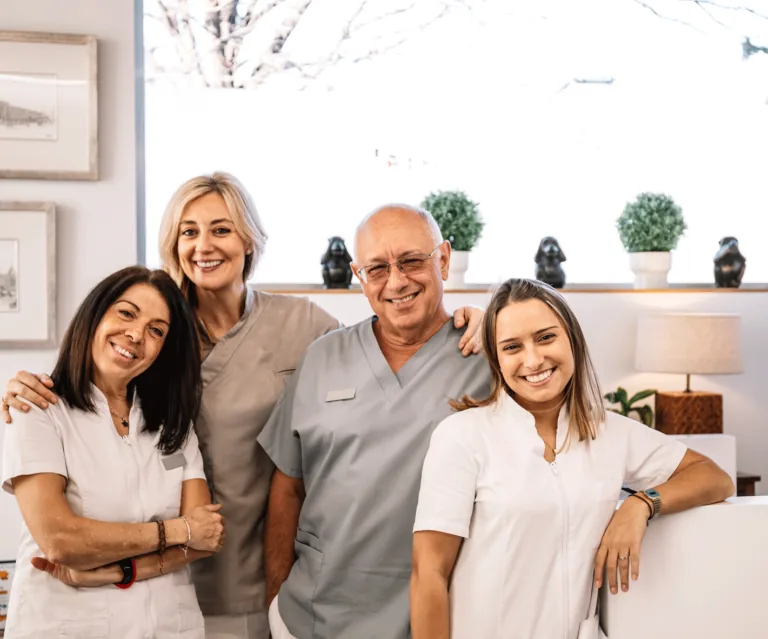 médicos felizes em clínicas médicas